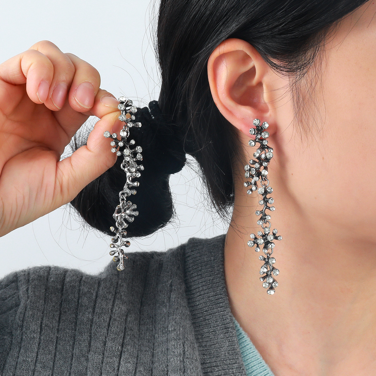 Ethnic Fashion Trends 2026 - Anting Gantung Cabang Pohon Kristal Rhinestone