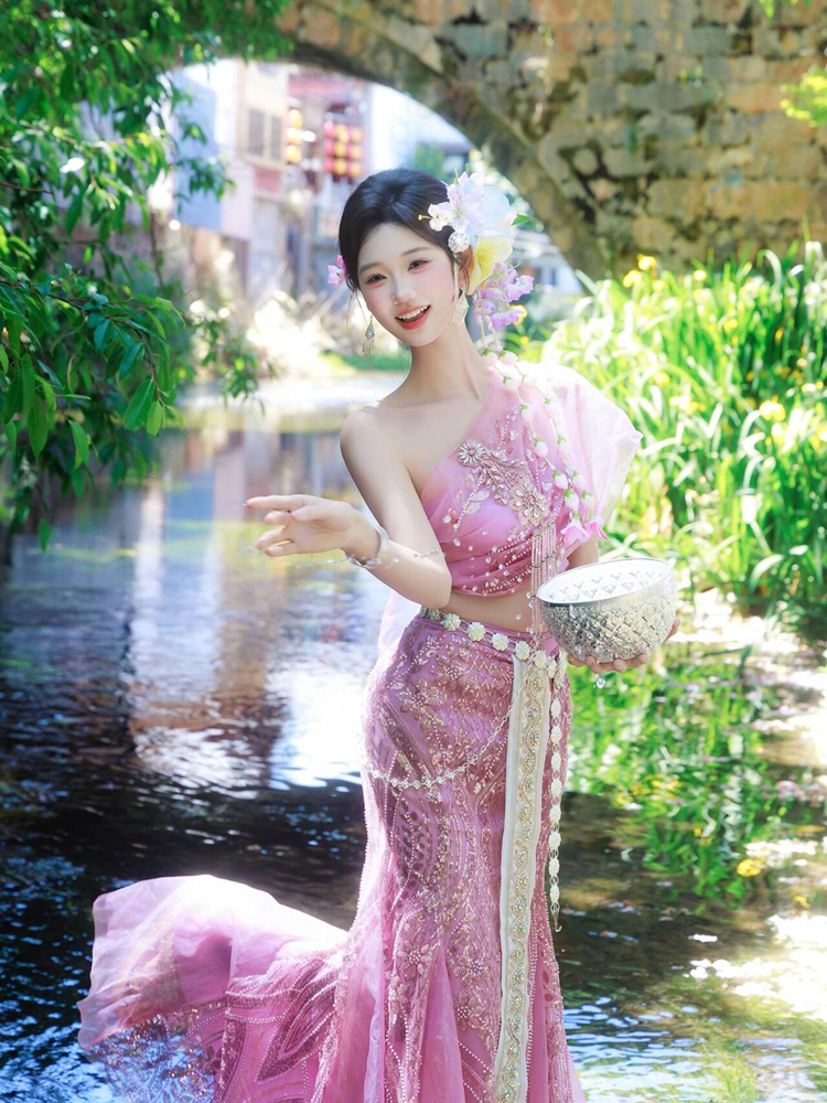New Ethnic Fashion - Kostum Putri Duyung Etnis Dai Baru