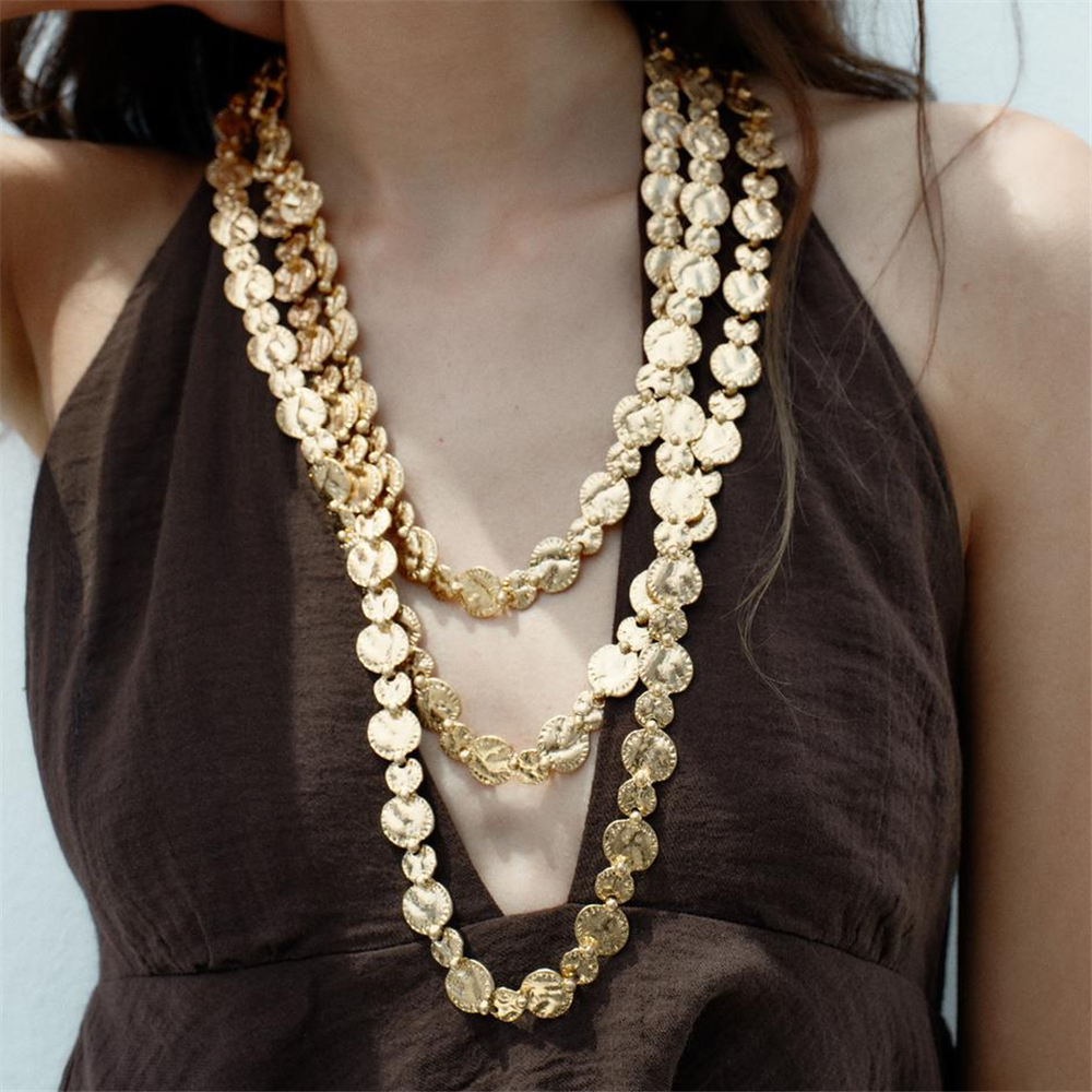 Ethnic Fashion Trends 2026 - Kalung Choker Koin Logam Triple Punk