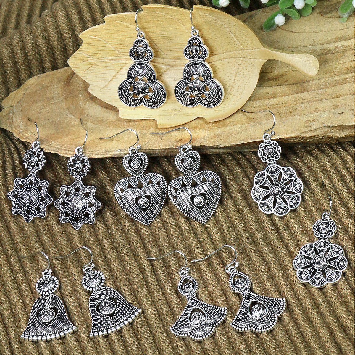 Ethnic Fashion Trends 2026 - Anting Gantung Bohemia Vintage Etnik Antik