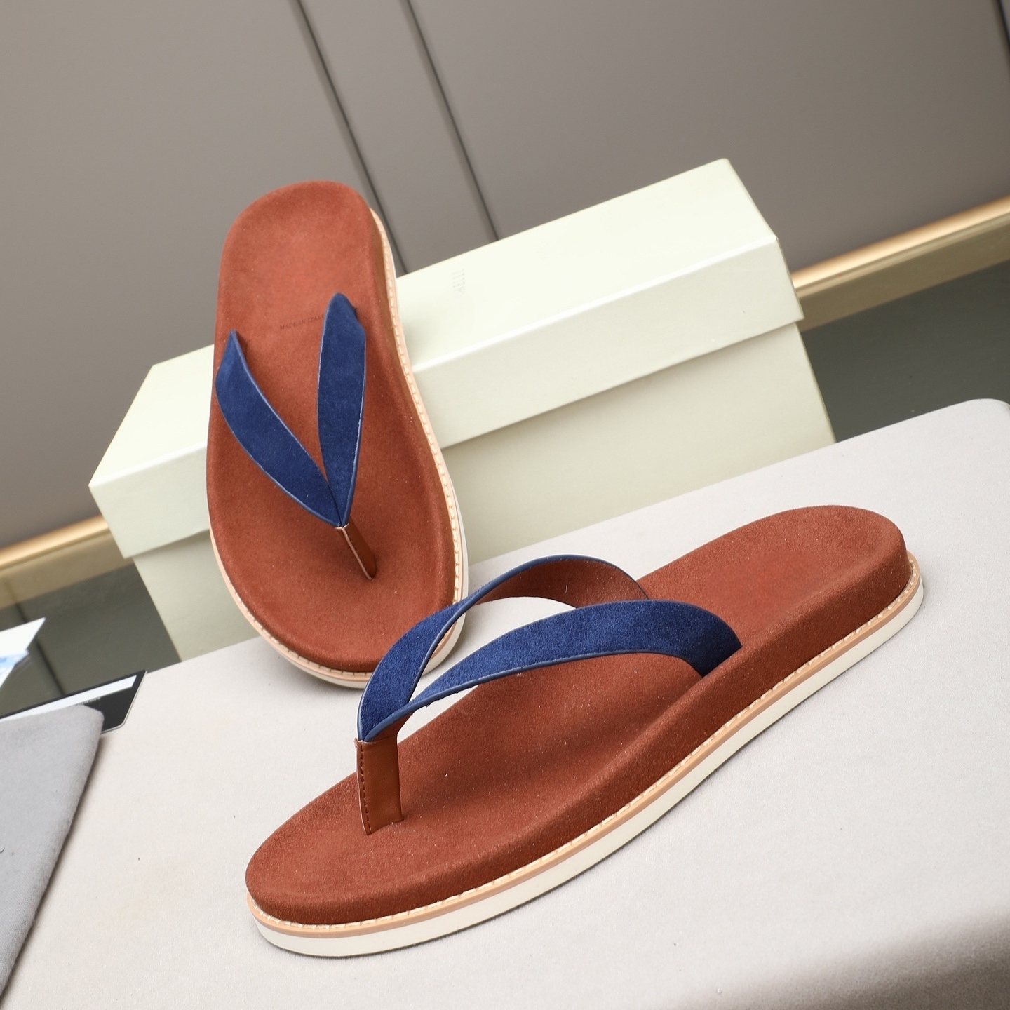 Ethnic Fashion House - 26 Hadiah Liburan Sepatu Pria Merk
