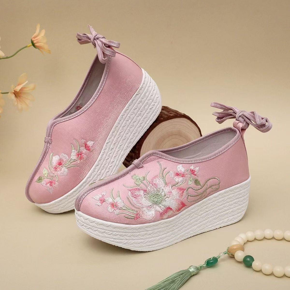 Sepatu Wanita Gaya Etnik Wedge - Ethnic Style ulasan dan harga