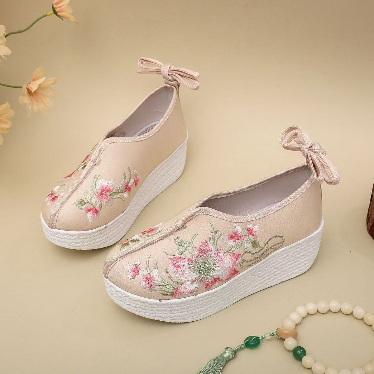 Sepatu Wanita Gaya Etnik Wedge - Ethnic Style ulasan dan harga
