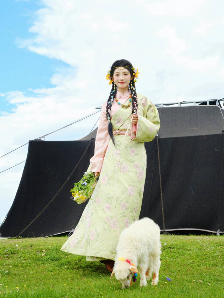 Pakaian Etnis Tibet Hijau Baru - New Ethnic Fashion ulasan dan harga