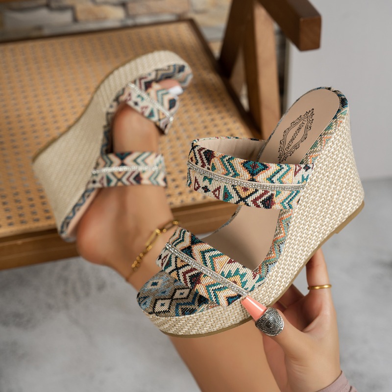 Sandal Wanita Geometris Tren B - Ethnic Fashion Trends 2026 ulasan dan harga